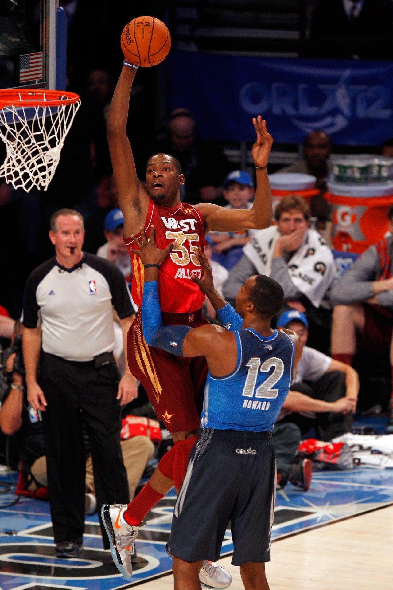 包含赛地聚焦——全明星赛今夜热度飙升,奥兰多魔术遗憾出局,引发热议,身体对抗强度拉满的词条 包含赛地聚焦——全明星赛今夜热度飙升,奥兰多魔术遗憾出局,引发热议,身体对抗强度拉满的词条