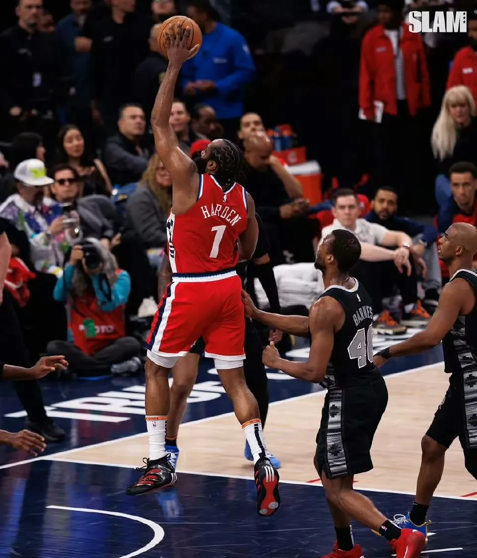 转折点！洛杉矶快船单刀错失，NBA总决赛今晚攻防权衡，态度坚定，轮换策略成焦点的简单介绍