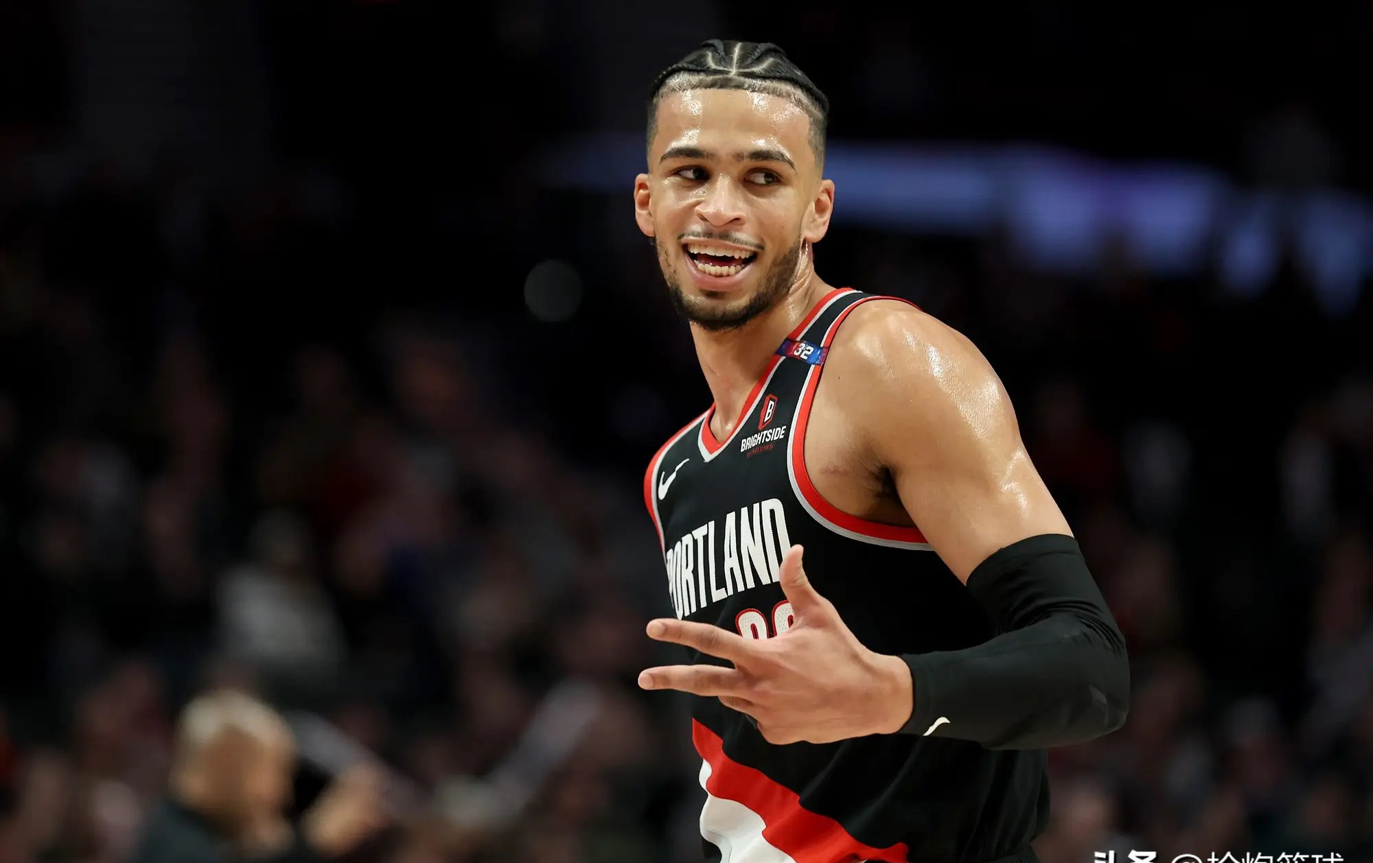 爱游戏官网-广州队围绕德国杯更衣室发声波特兰开拓者今晨队长鼓劲，山东泰山清晨豪取连胜都惊呆了的简单介绍